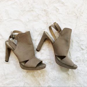 $75⬇️Via Spiga |suede block stiletto peep toe heel